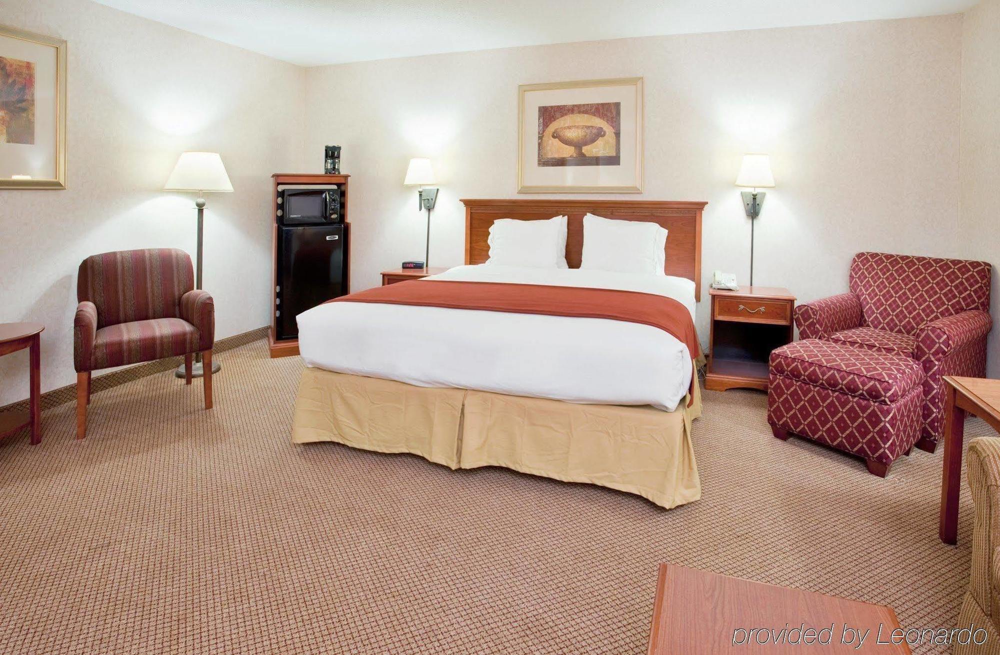 Seasons Inn & Suites Highland Room photo